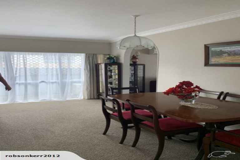Photo of property in 10 Mirrabooka Avenue, Botany Downs, Auckland, 2010