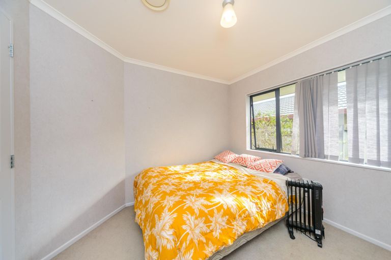 Photo of property in 114 Ruapehu Drive, Fitzherbert, Palmerston North, 4410