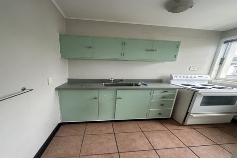 Photo of property in Churchill Flats, 213 The Terrace, Wellington Central, Wellington, 6011