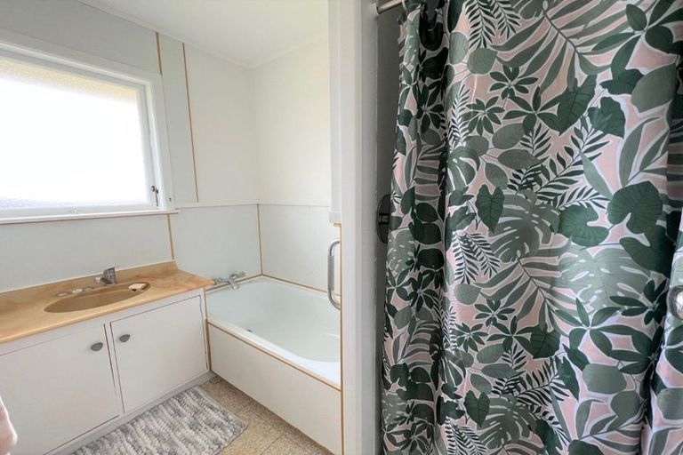 Photo of property in 1/2a Jennifer Place, Papatoetoe, Auckland, 2025