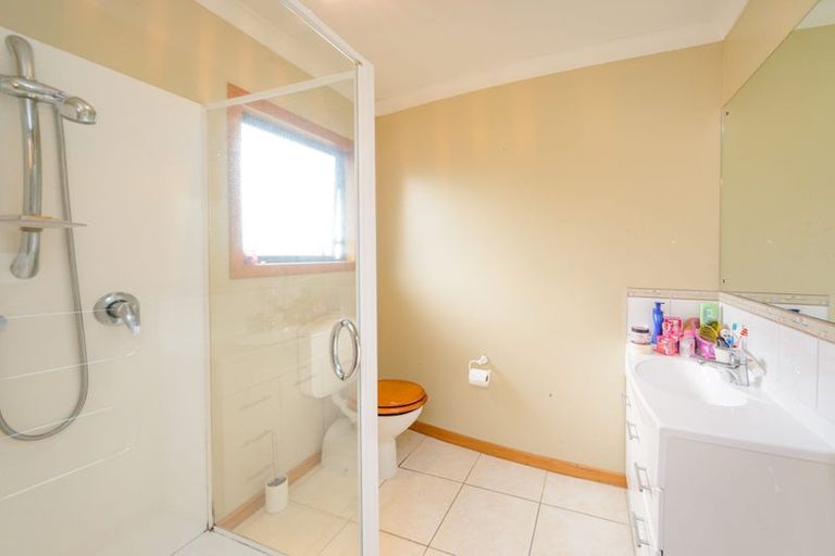 Photo of property in 56 Ruapehu Drive, Fitzherbert, Palmerston North, 4410