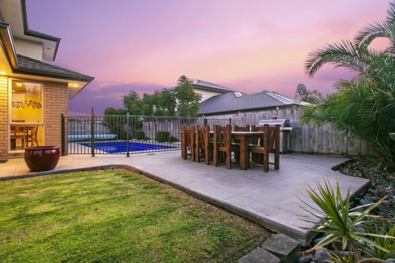 Photo of property in 24 Huntington Park Drive, Greenhithe, Auckland, 0632