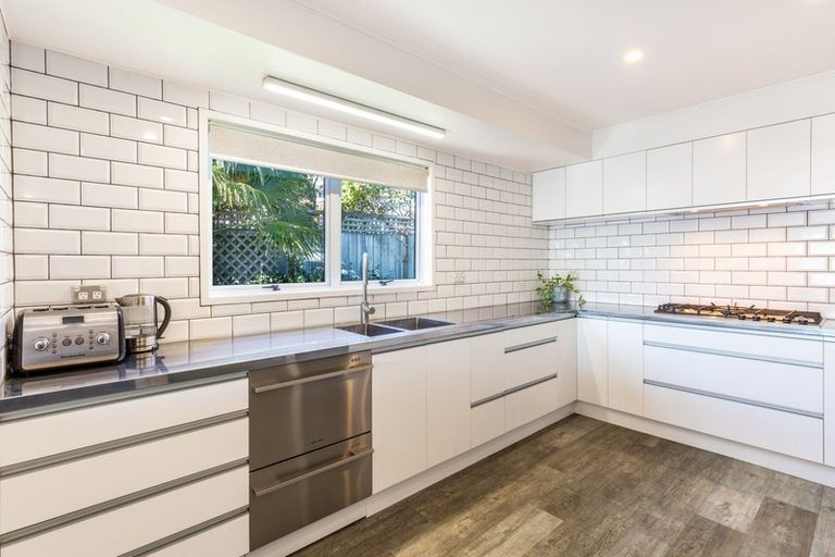 Photo of property in 358 Lake Terrace, Two Mile Bay, Taupo, 3330