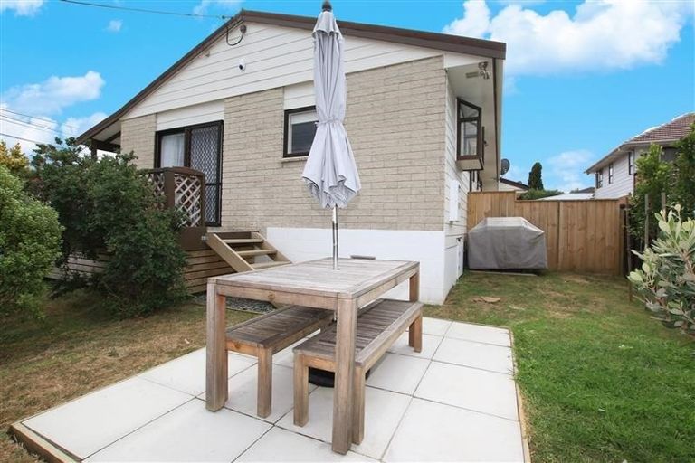 Photo of property in 1/5 Strid Road, Te Atatu South, Auckland, 0610