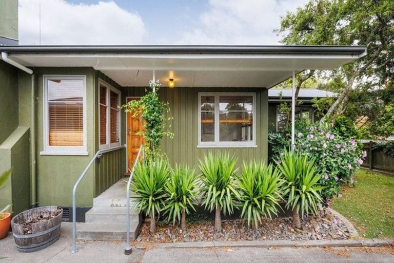 Photo of property in 27 Waterloo Crescent, Hokowhitu, Palmerston North, 4410