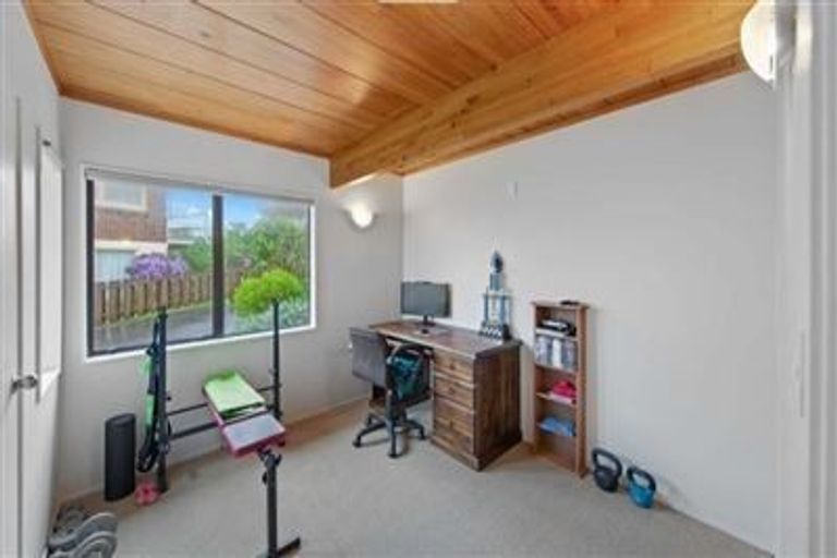Photo of property in 5 Miramar Place, Pakuranga, Auckland, 2010