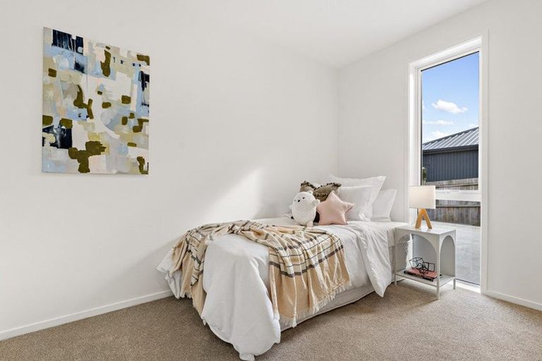 Photo of property in 21 Tahuna Minhinnick Drive, Glenbrook, 2681