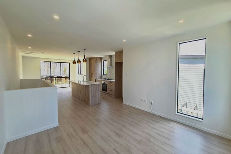 Photo of property in 20b Crestview Rise, Papakura, 2110