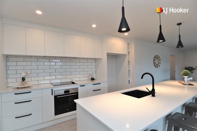 Photo of property in 5 North Foreland Street, Waihola, Milton, 9073