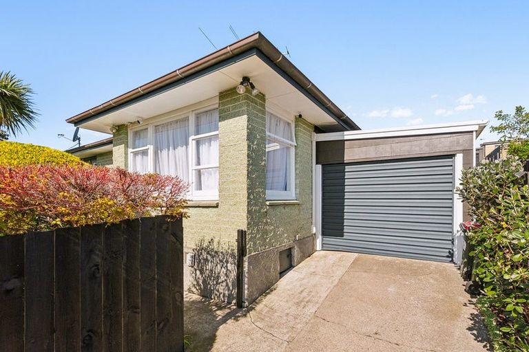 Photo of property in 2 Anthony Grove, Paraparaumu Beach, Paraparaumu, 5032