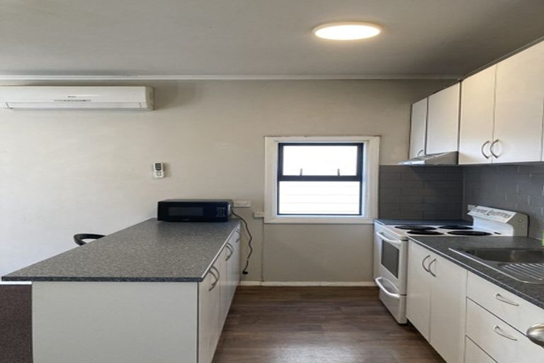 Photo of property in 81 Queens Drive, Lyall Bay, Wellington, 6022