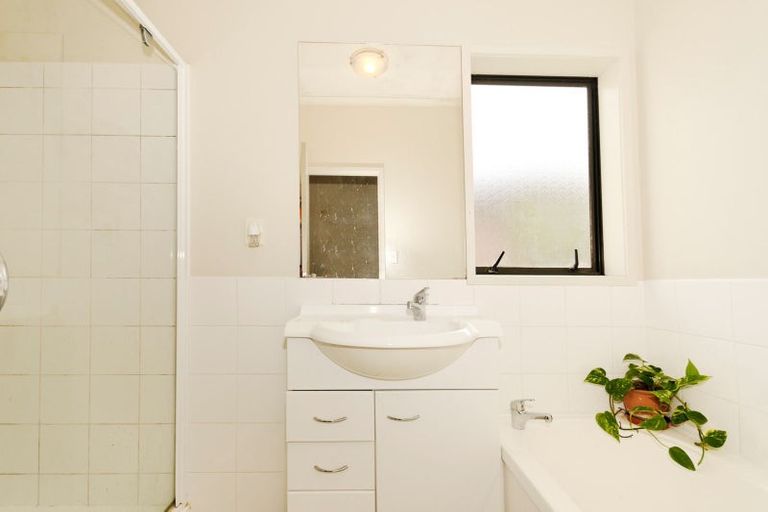 Photo of property in 11 Barnea Circle, Glen Eden, Auckland, 0602