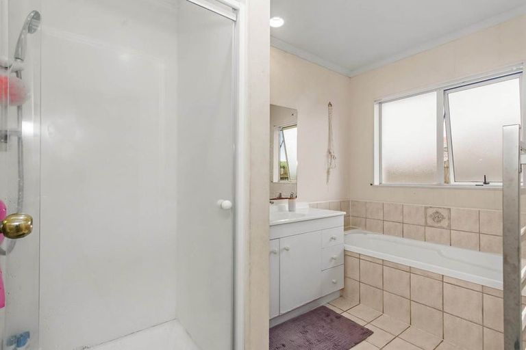Photo of property in 30 Millington Place, Huntington Park, Auckland, 2013