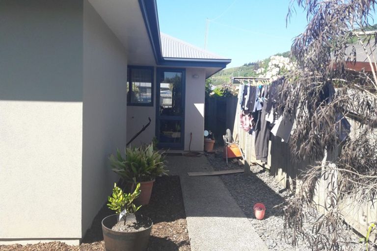 Photo of property in 8 Ngawhatu Road, Stoke, Nelson, 7011