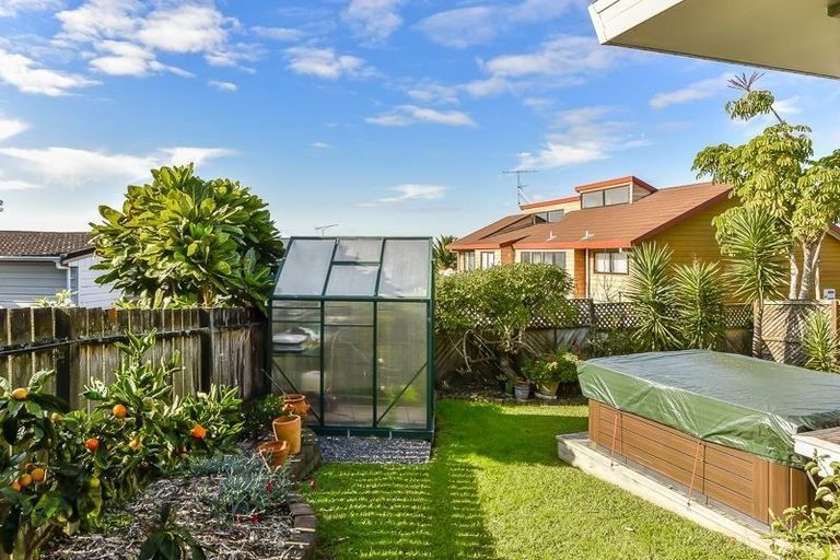 Photo of property in 5 Cherub Place, West Harbour, Auckland, 0618