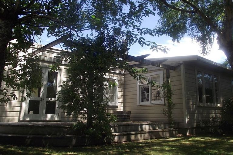 Photo of property in 1 Kent Street, Carterton, 5713