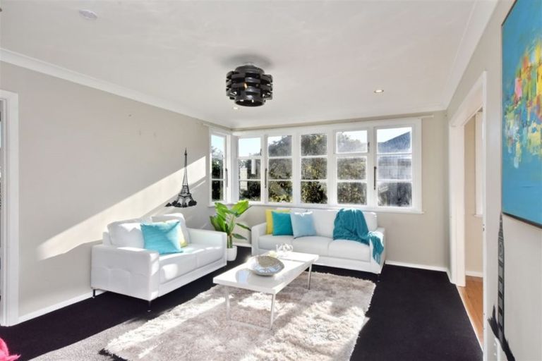 Photo of property in 16 Bateman Avenue, Bryndwr, Christchurch, 8053