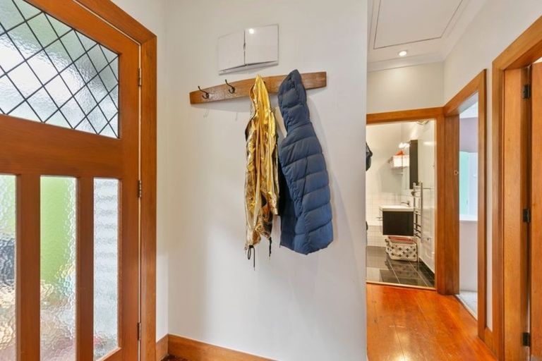 Photo of property in 105 Mortimer Terrace, Brooklyn, Wellington, 6021