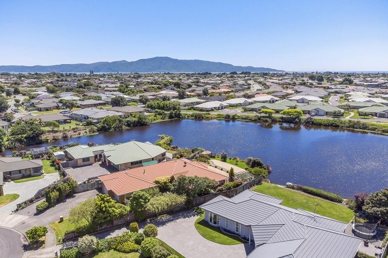 Photo of property in 10 Glen Loch Place, Paraparaumu, 5032