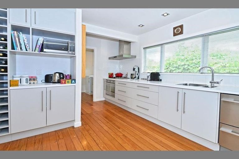 Photo of property in 6 Gills Avenue, Papakura, 2110