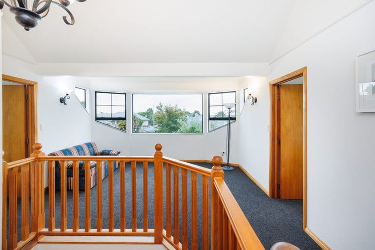 Photo of property in 11 Woodgate Court, Fitzherbert, Palmerston North, 4410