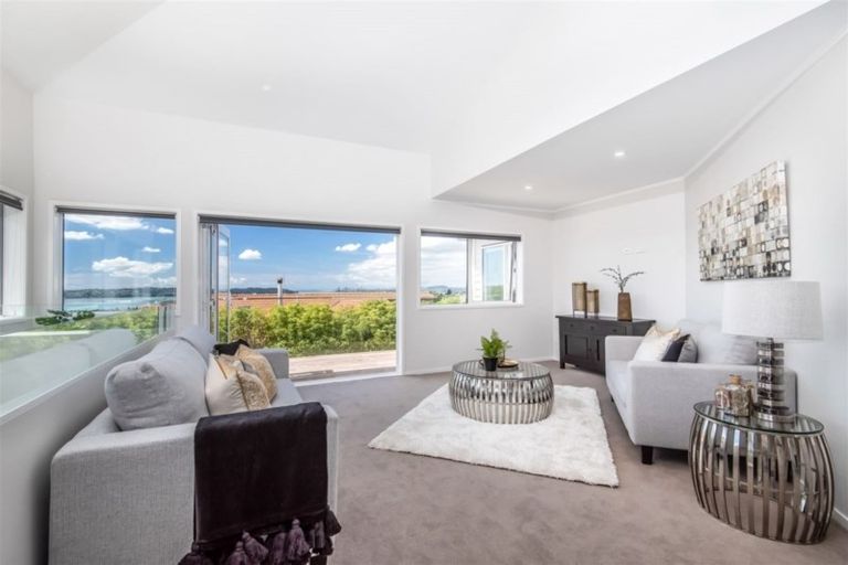 Photo of property in 28a Luckens Road, West Harbour, Auckland, 0618