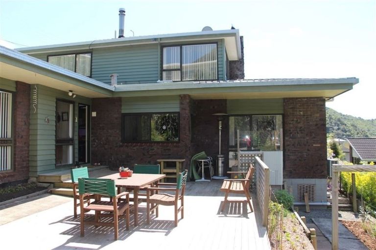 Photo of property in 5 Seaview Crescent, Picton, 7220