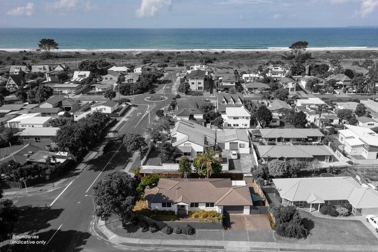 Photo of property in 1 Webb Place, Papamoa Beach, Papamoa, 3118