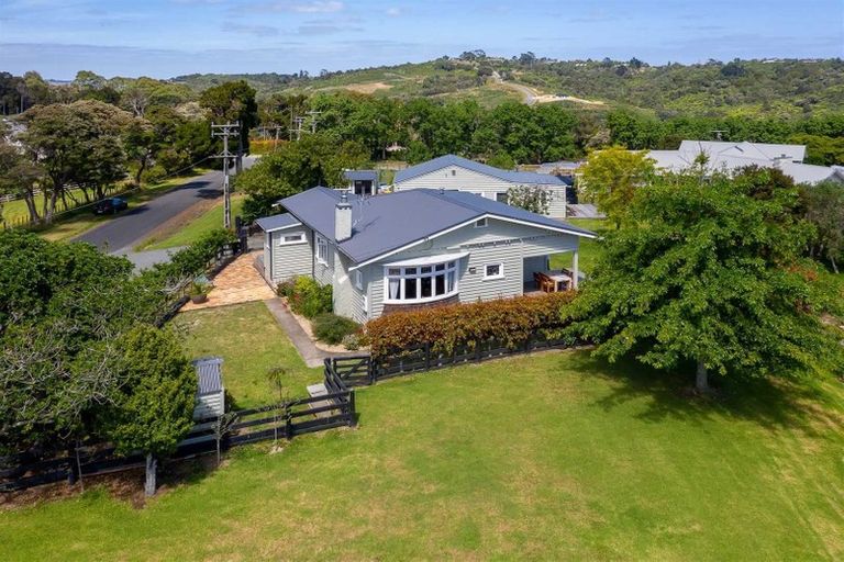 Photo of property in 17 Griggs Road, Whitford, Howick, 2571