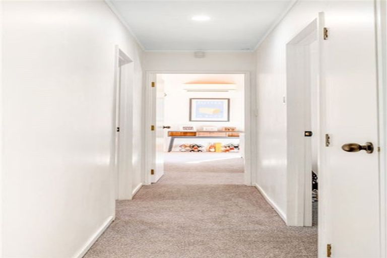 Photo of property in 1/25 Neil Avenue, Te Atatu Peninsula, Auckland, 0610