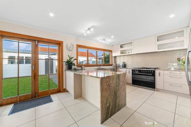 Photo of property in 174 Rongotai Road, Kilbirnie, Wellington, 6022