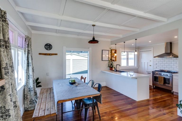 Photo of property in 1213 Caroline Road, Mayfair, Hastings, 4122