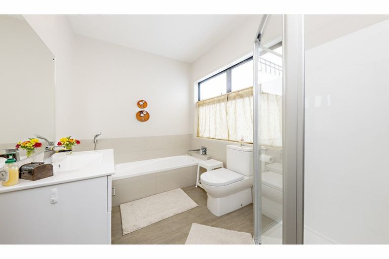 Photo of property in 2 Command Lane, Papakura, 2110