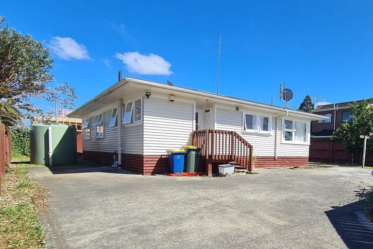 Photo of property in 6 Longburn Road, Henderson, Auckland, 0610