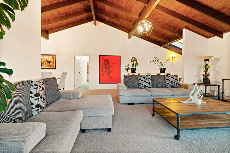 Photo of property in 1/5 Sharon Road, Waiake, Auckland, 0630