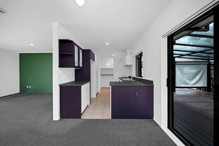 Photo of property in 69a Awaroa Road, Sunnyvale, Auckland, 0612