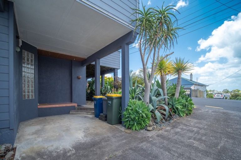 Photo of property in 1/47 Rawene Road, Birkenhead, Auckland, 0626