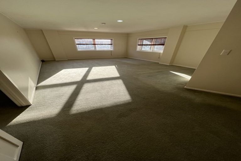 Photo of property in 17a Gulf Crest, Bucklands Beach, Auckland, 2012