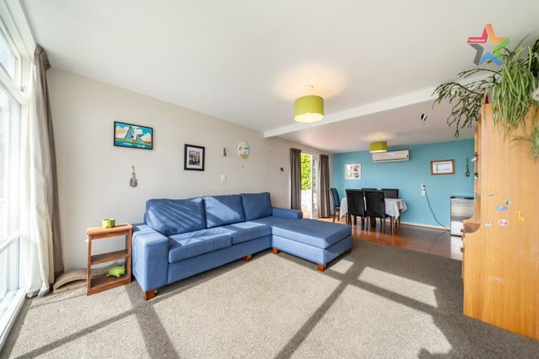Photo of property in 28 Hollies Crescent, Johnsonville, Wellington, 6037