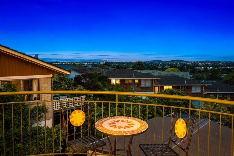 Photo of property in 9 Hepburn Road, Glendene, Auckland, 0602