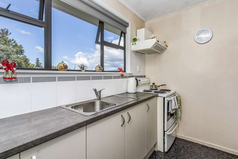 Photo of property in 24 School Road, Te Atatu South, Auckland, 0610