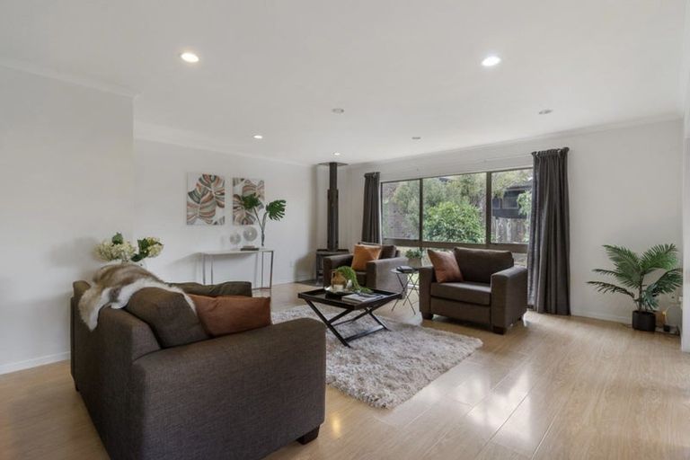 Photo of property in 4 Baronie Court, Half Moon Bay, Auckland, 2012