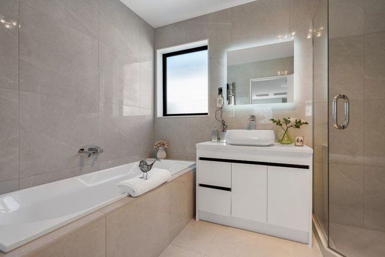 Photo of property in 25 Tannaghmore Drive, Flat Bush, Auckland, 2019