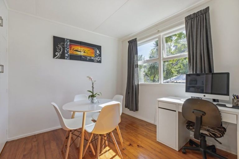 Photo of property in 1/615 Swanson Road, Swanson, Auckland, 0612