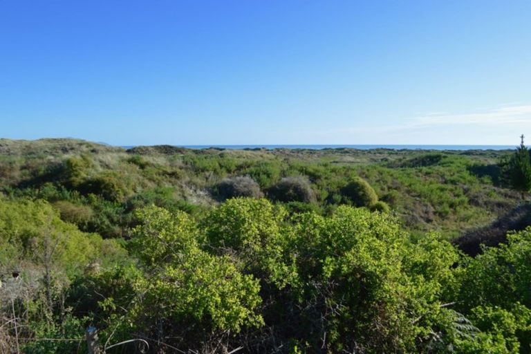 Photo of property in 38 Uxbridge Terrace, Waikawa Beach, Manakau, 5573