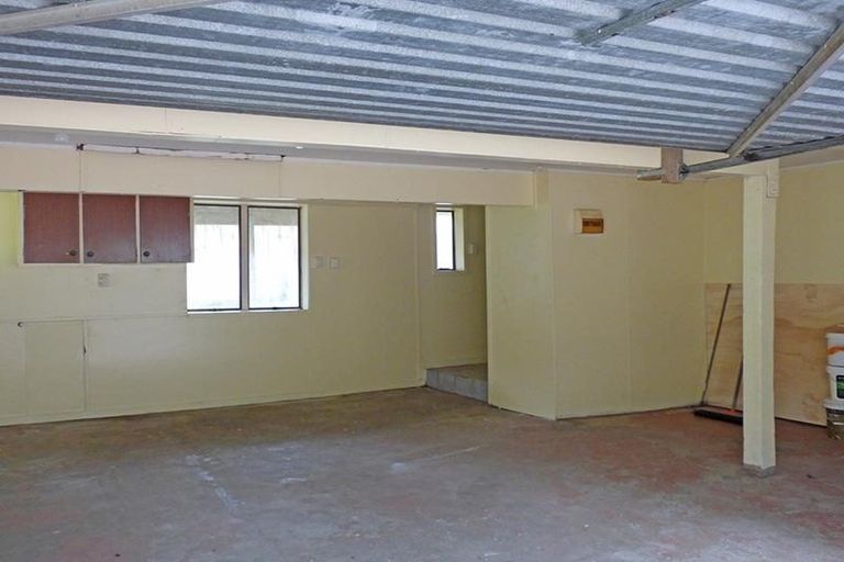 Photo of property in 1/8 Woodside Road, Massey, Auckland, 0614