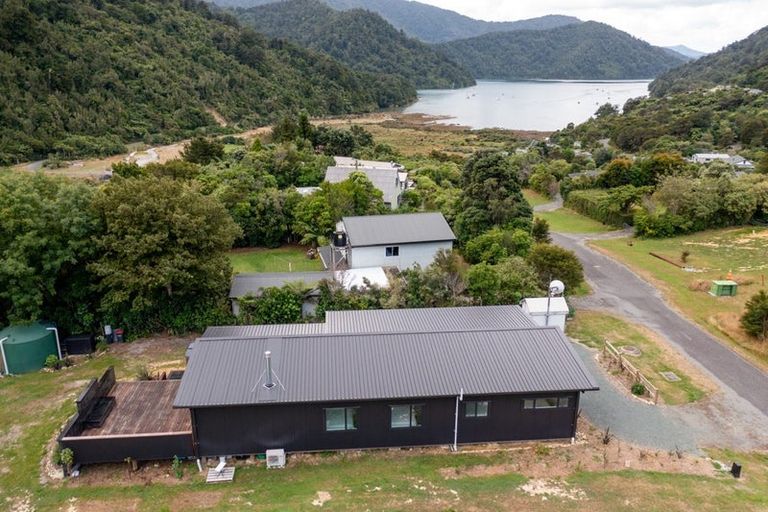 Photo of property in 30 Matai Street, Duncan Bay, Tennyson Inlet, 7195