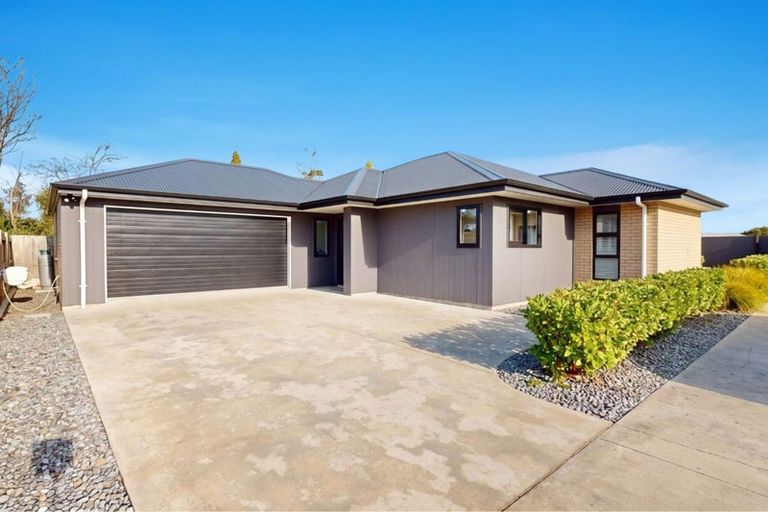 Photo of property in 166 Bridge Street, Bulls, 4818