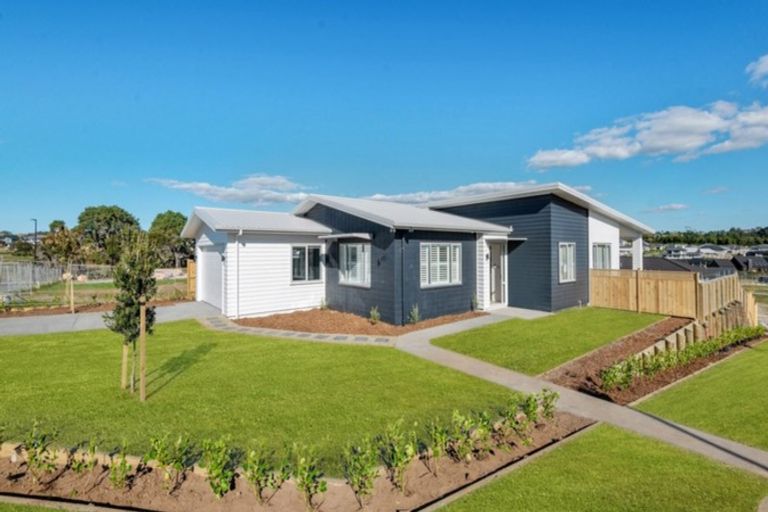 Photo of property in 1 Cadwil Drive, Beachlands, Auckland, 2018