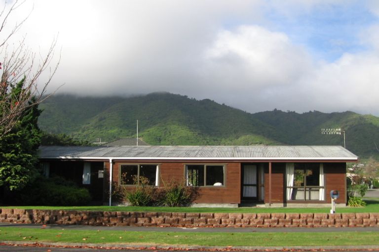 Photo of property in 21 Awanui Drive, Waikanae, 5036